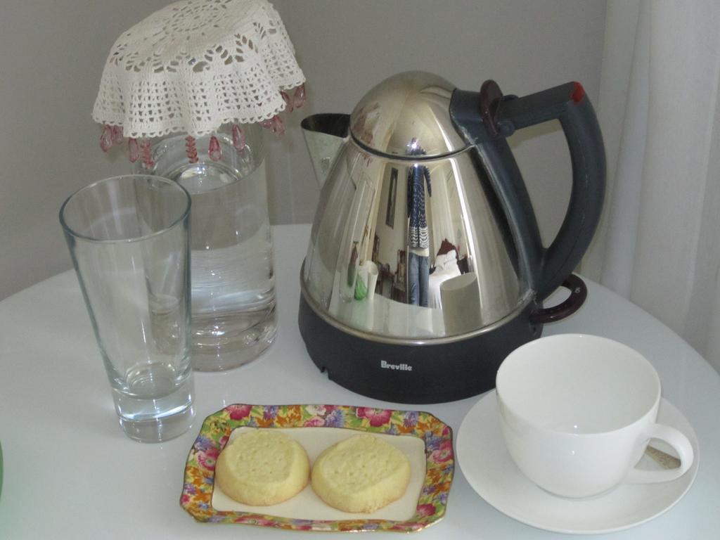 Be My Guest Bed & Breakfast New Plymouth Room photo