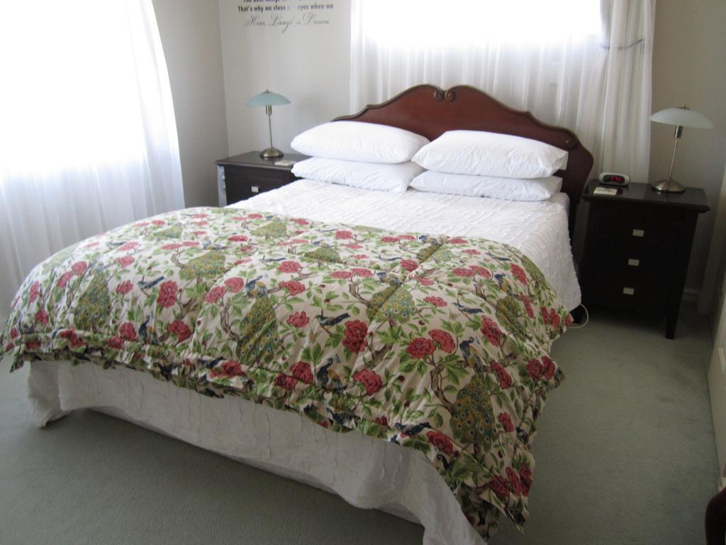 Be My Guest Bed & Breakfast New Plymouth Room photo