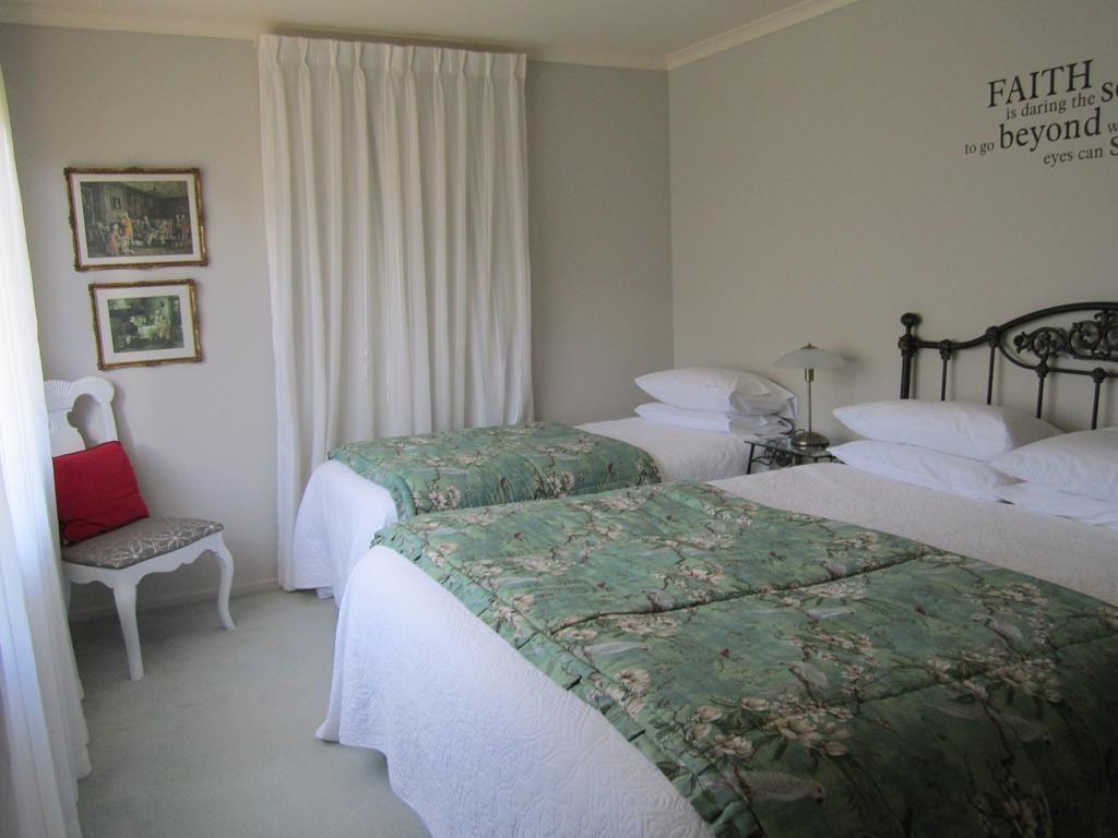 Be My Guest Bed & Breakfast New Plymouth Room photo