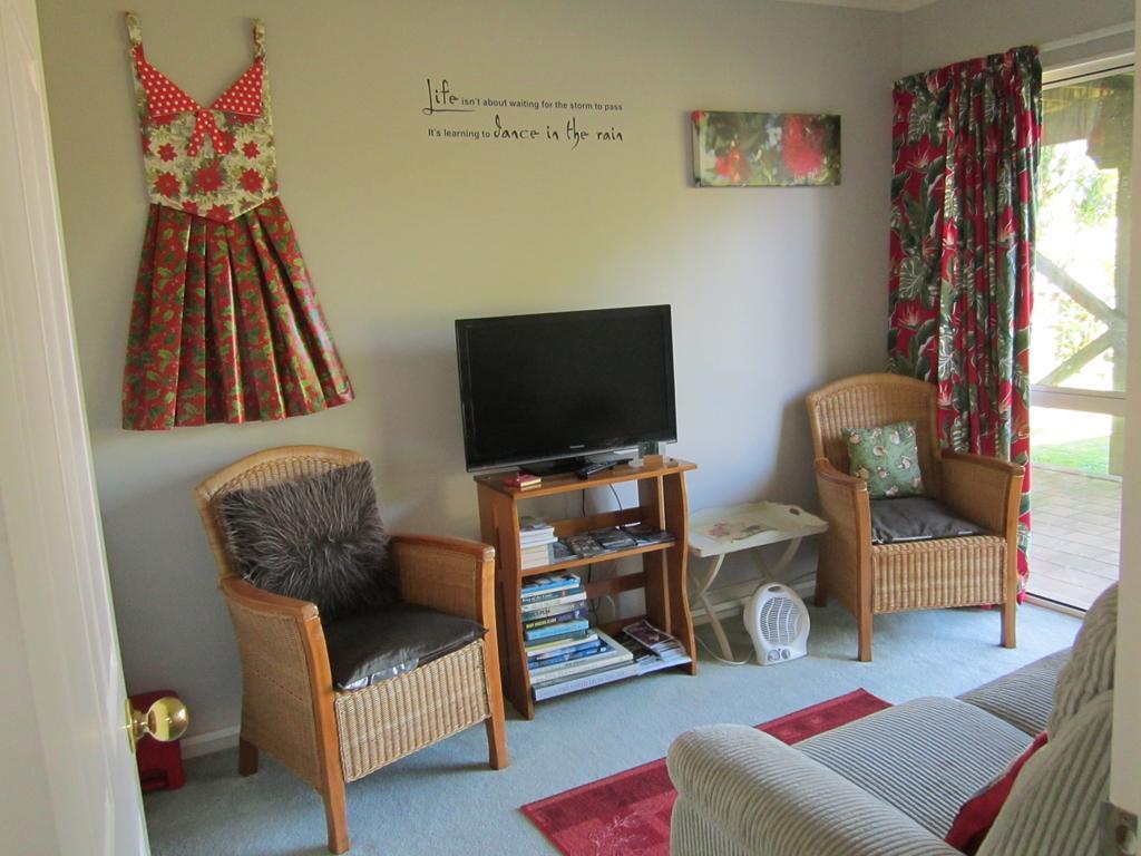 Be My Guest Bed & Breakfast New Plymouth Exterior photo